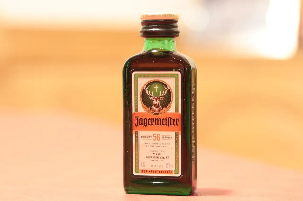 Jägermeister: ontdek de kruidenlikeur en recepten